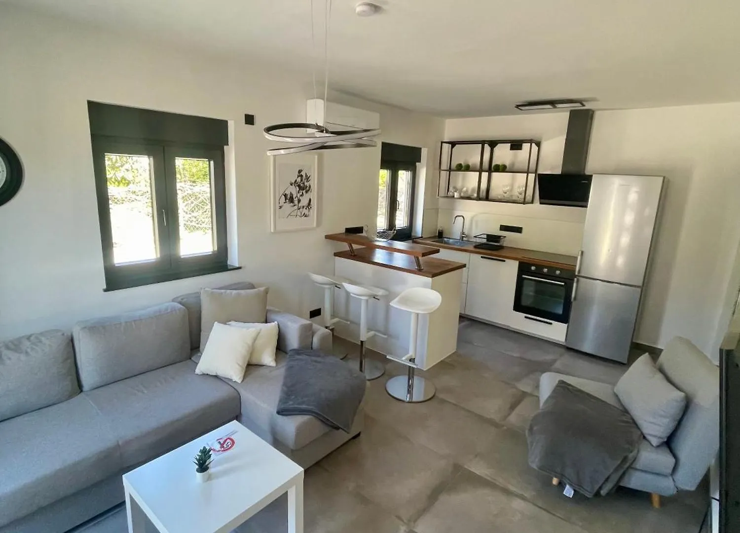 Enna Apartment C Perfect Location 메덜린 0*,  크로아티아