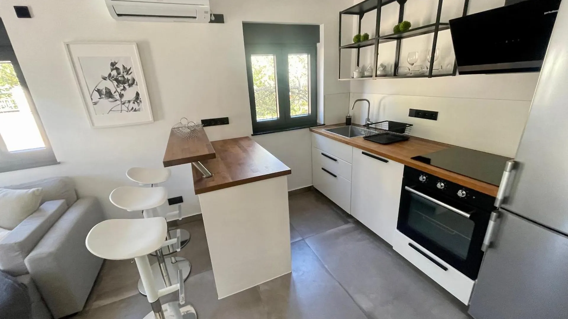 Enna Apartment C Perfect Location 메덜린